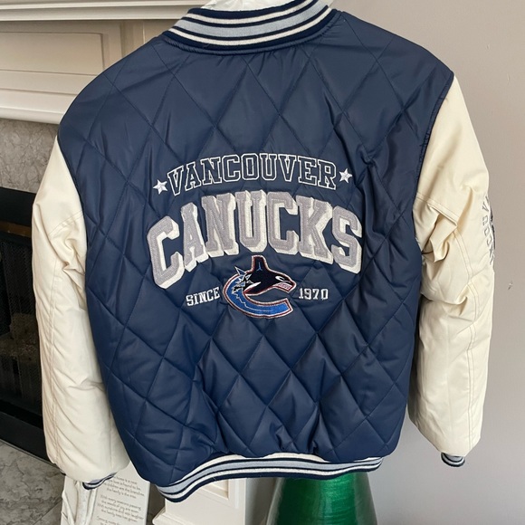 Youth Canucks NHL Varsity Jacket *REVERSIBLE - Picture 8 of 9